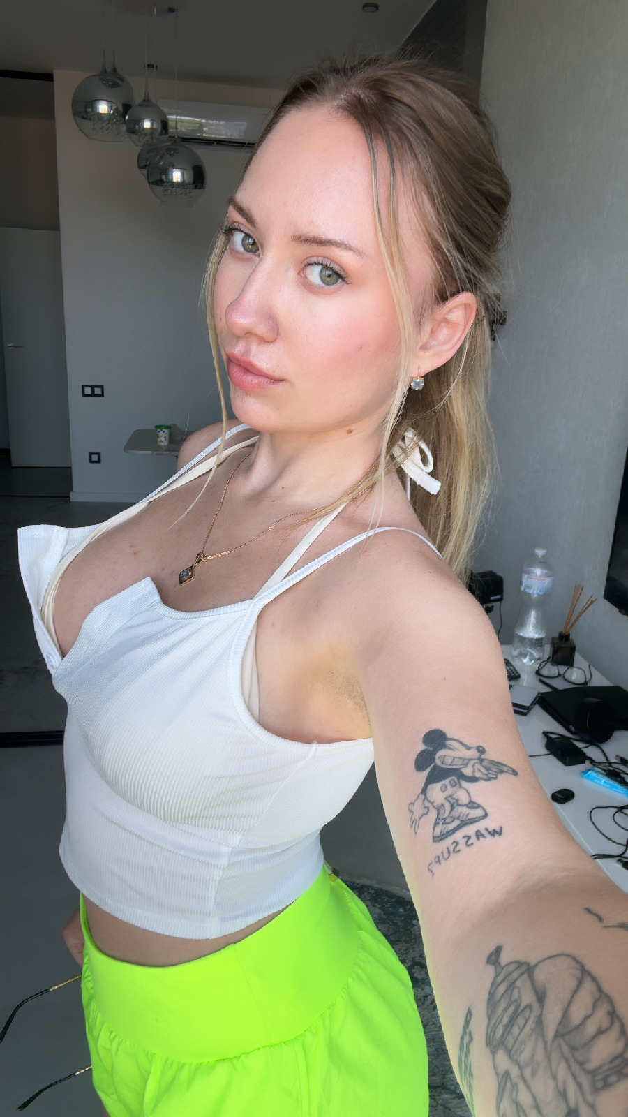 KateV in her underwear in Thane