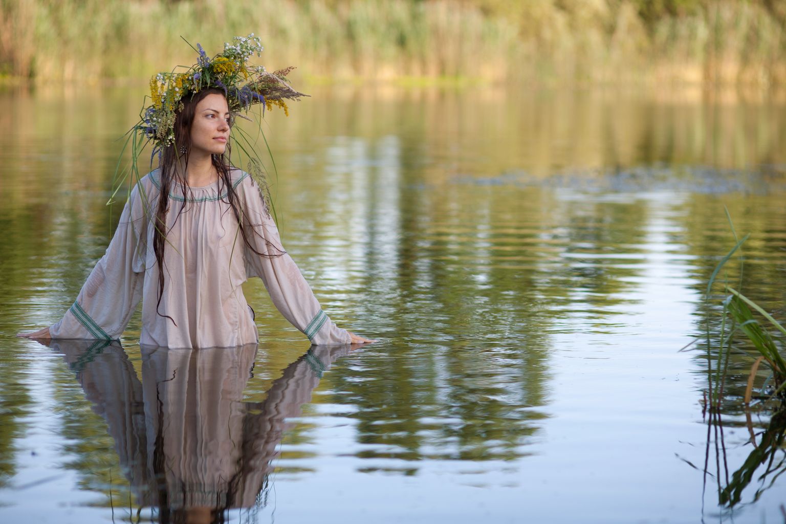 Slavic girls in Thane