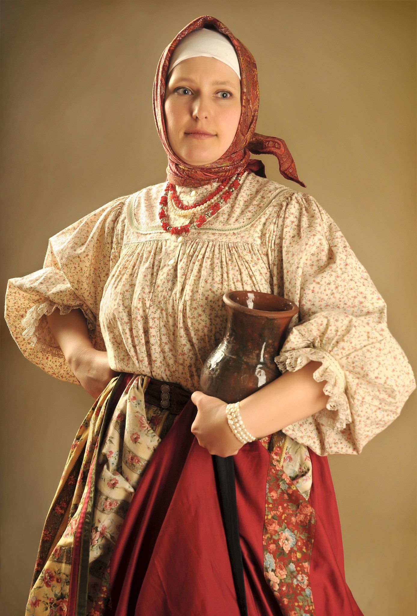 Girls in Slavic costumes in Thane