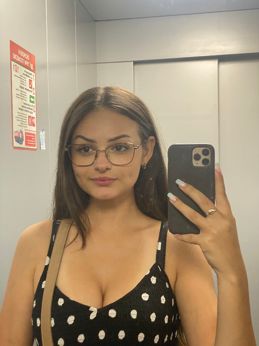 Sexy model Stacy in Thane